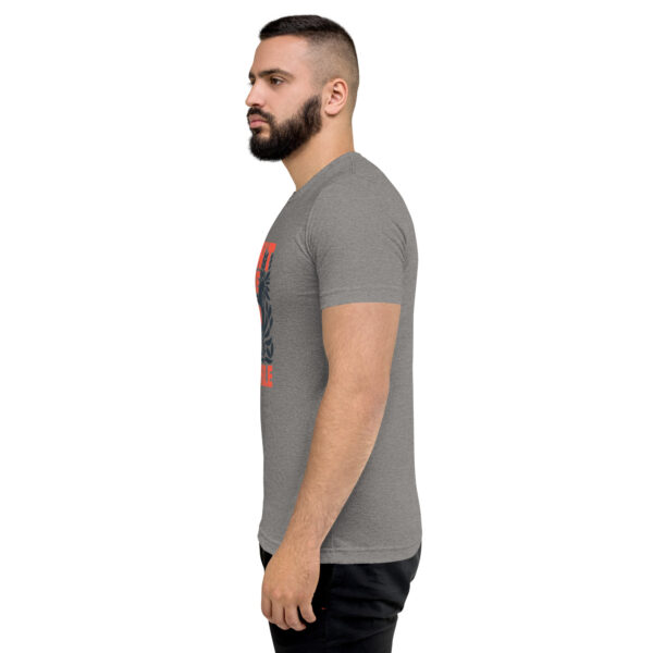 A man with a beard is wearing a gray t-shirt