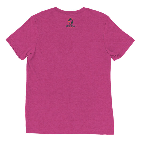 A pink t-shirt with the back of it.